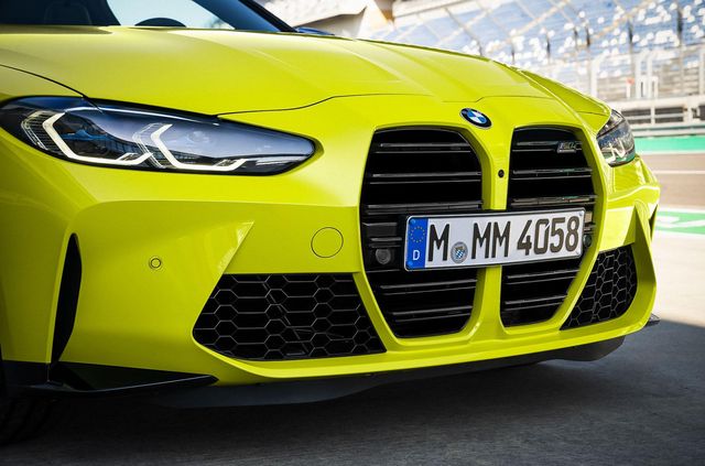 Гігантські ніздрі та механіка: BMW представила нові M3 та M4 - фото 427009