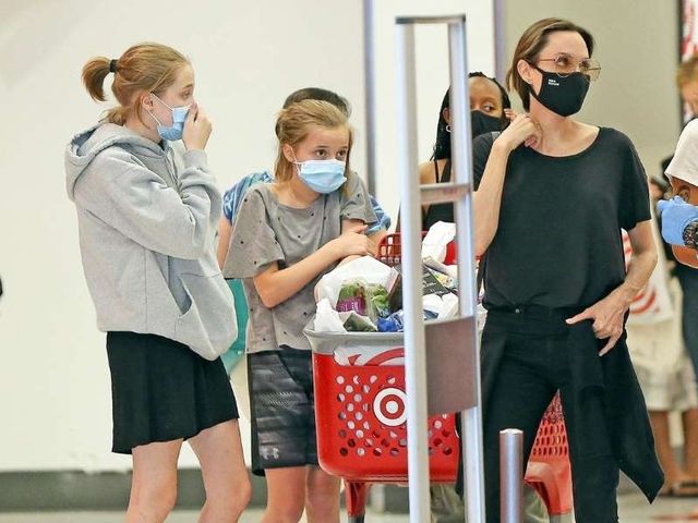 Нові фото дочки Джолі і Пітта підкорили мережу - фото 427181