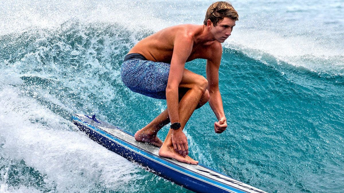 Втрачена дошка серфінгіста з США несподівано знайшлася на іншому кінці планети: фотофакт