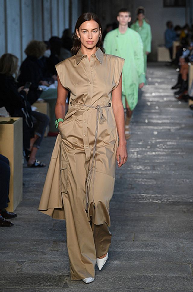 Нову кохану Бреда Пітта називають копією Ірини Шейк: порівняйте самі - фото 427687