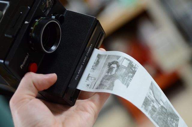 Ентузіаст зробив зі старого Polaroid цифрову камеру, яка може друкувати фото на папері - фото 427847
