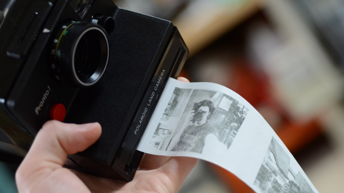 Ентузіаст зробив зі старого Polaroid цифрову камеру, яка може друкувати фото на папері