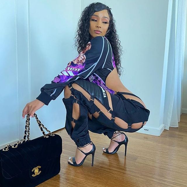 На PornHub відбувся перший показ одягу для дорослих (18+) - фото 427857