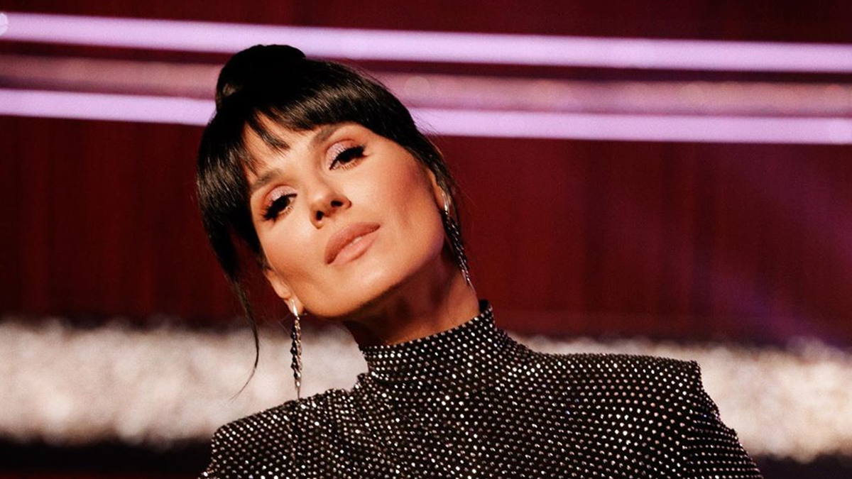 Маша Єфросиніна розбурхала мережу спокусливим образом у повністю прозорій сукні