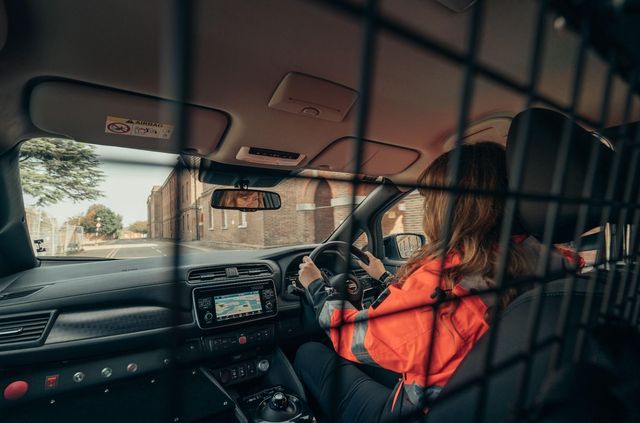 Nissan Leaf перетворили на пересувну електростанцію для рятувальників - фото 427916