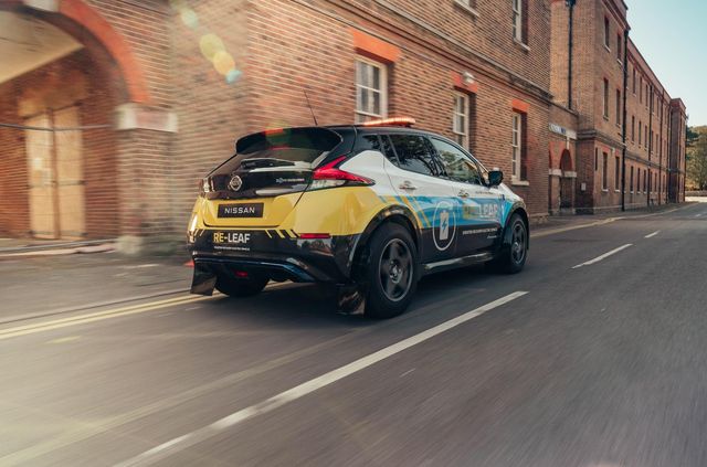 Nissan Leaf перетворили на пересувну електростанцію для рятувальників - фото 427919