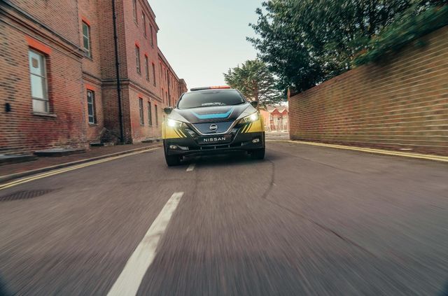 Nissan Leaf перетворили на пересувну електростанцію для рятувальників - фото 427923