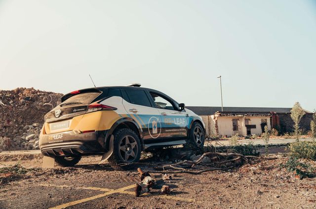Nissan Leaf перетворили на пересувну електростанцію для рятувальників - фото 427925