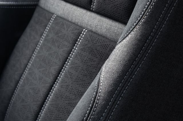 Салони Jaguar і Land Rover створюватимуть з переробленого сміття - фото 427948