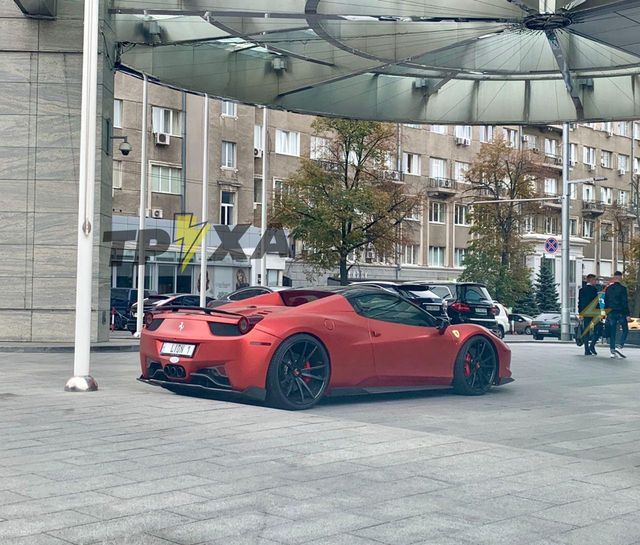 У Харкові помітили одне з найдорожчих авто у світі: відео - фото 428053