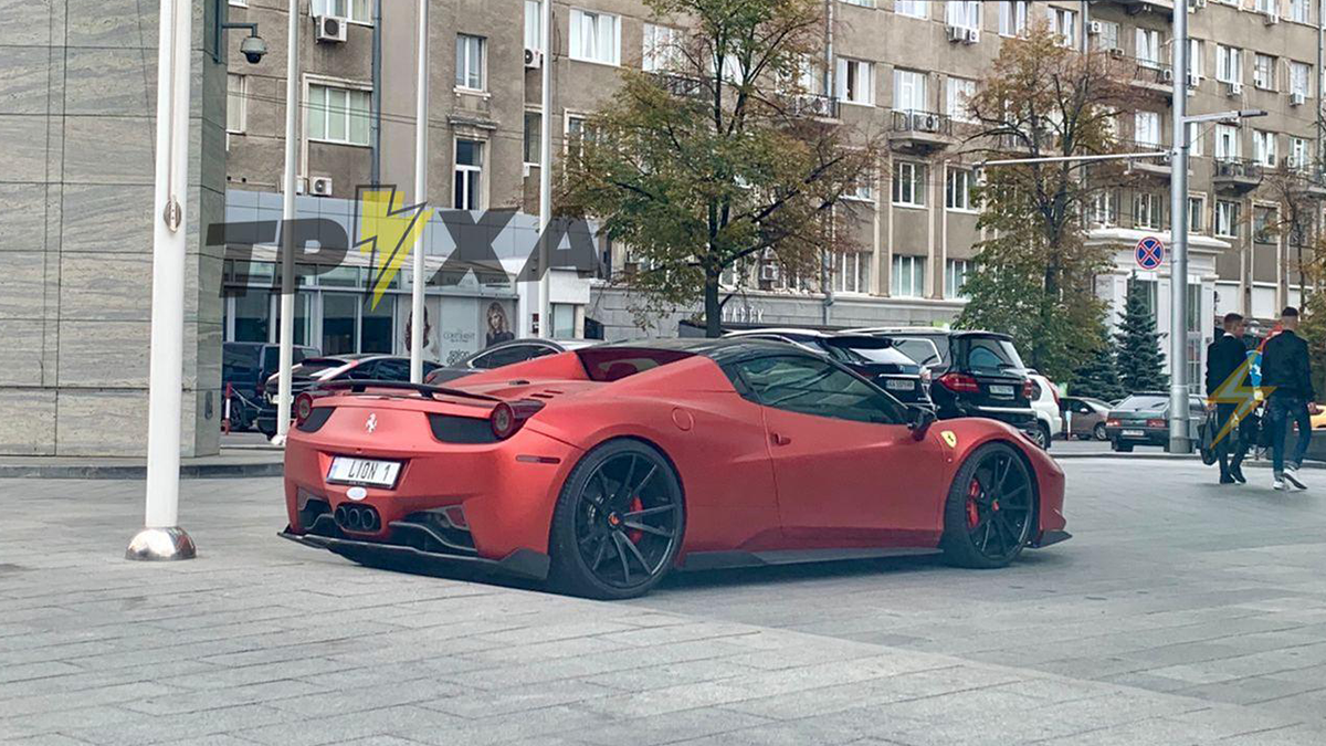 У Харкові помітили одне з найдорожчих авто у світі: відео