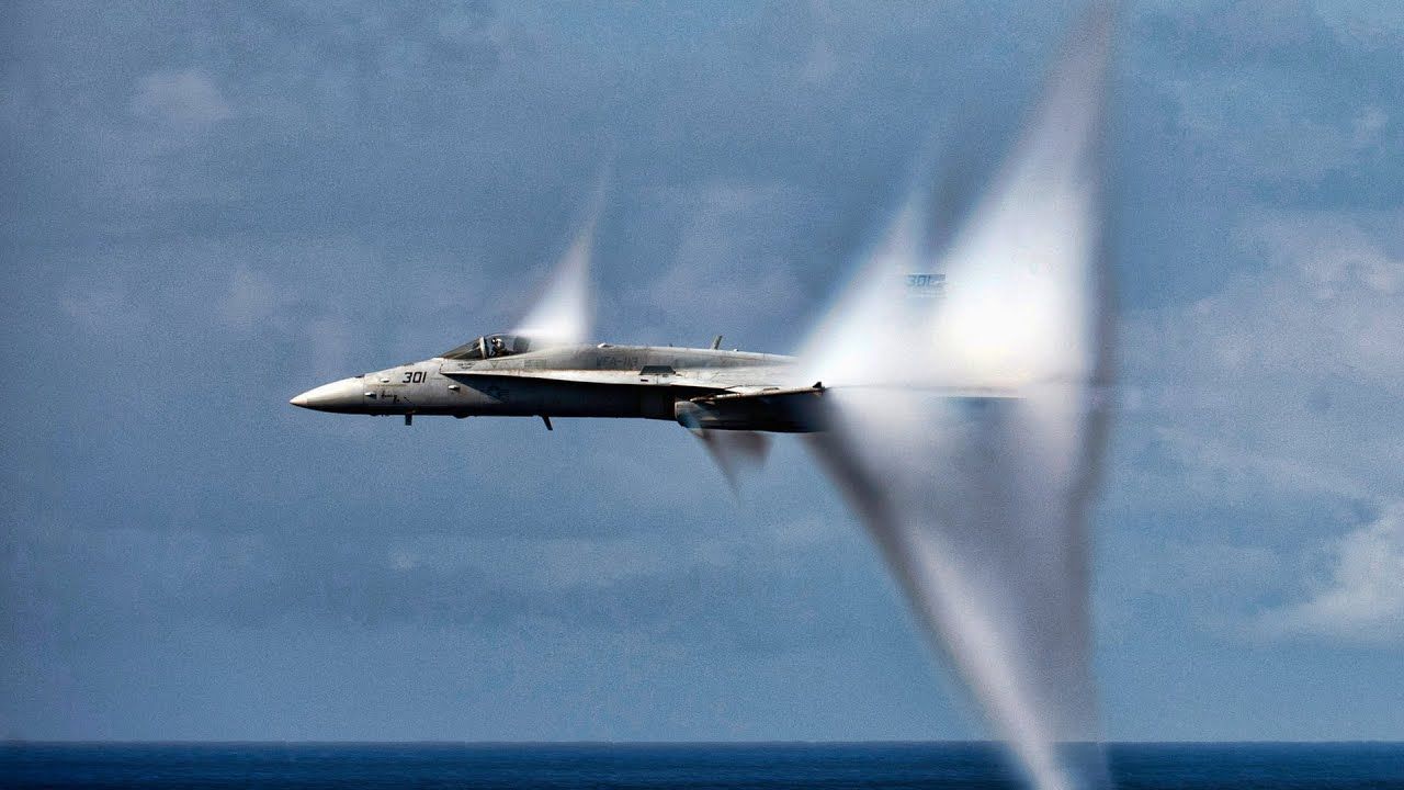 Надзвуковий літак над Парижем налякав містян гучним хлопком: відео