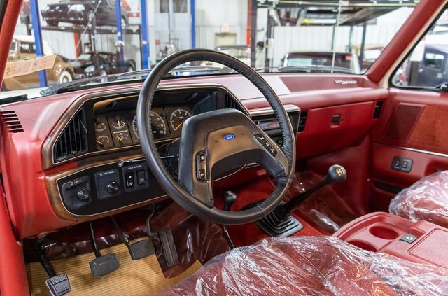 Майже без пробігу: 29-річний Ford Bronco в ідеальному стані виставили на продаж - фото 428319