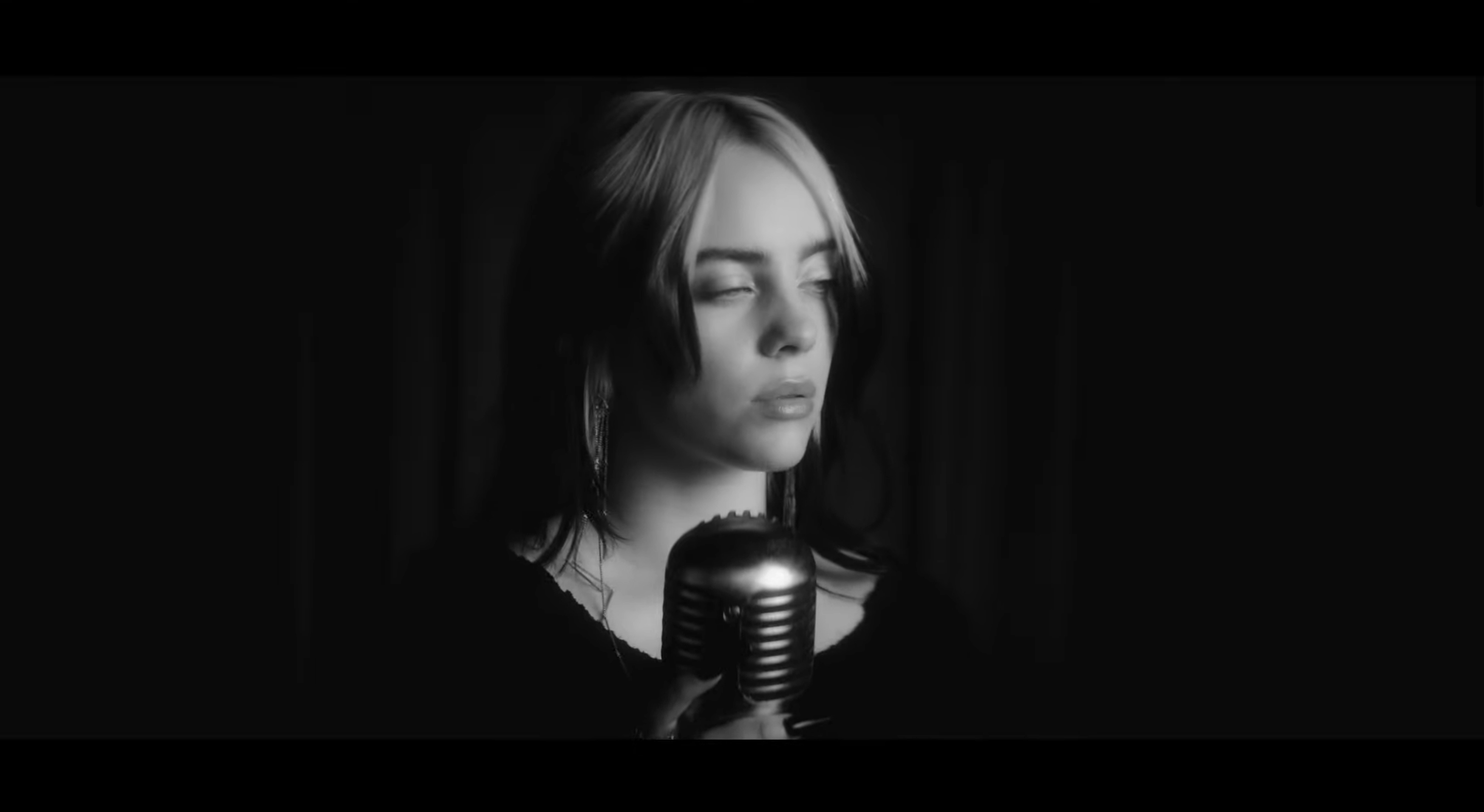 Дивіться кліп на пісню Біллі Айліш No Time To Die - фото 1