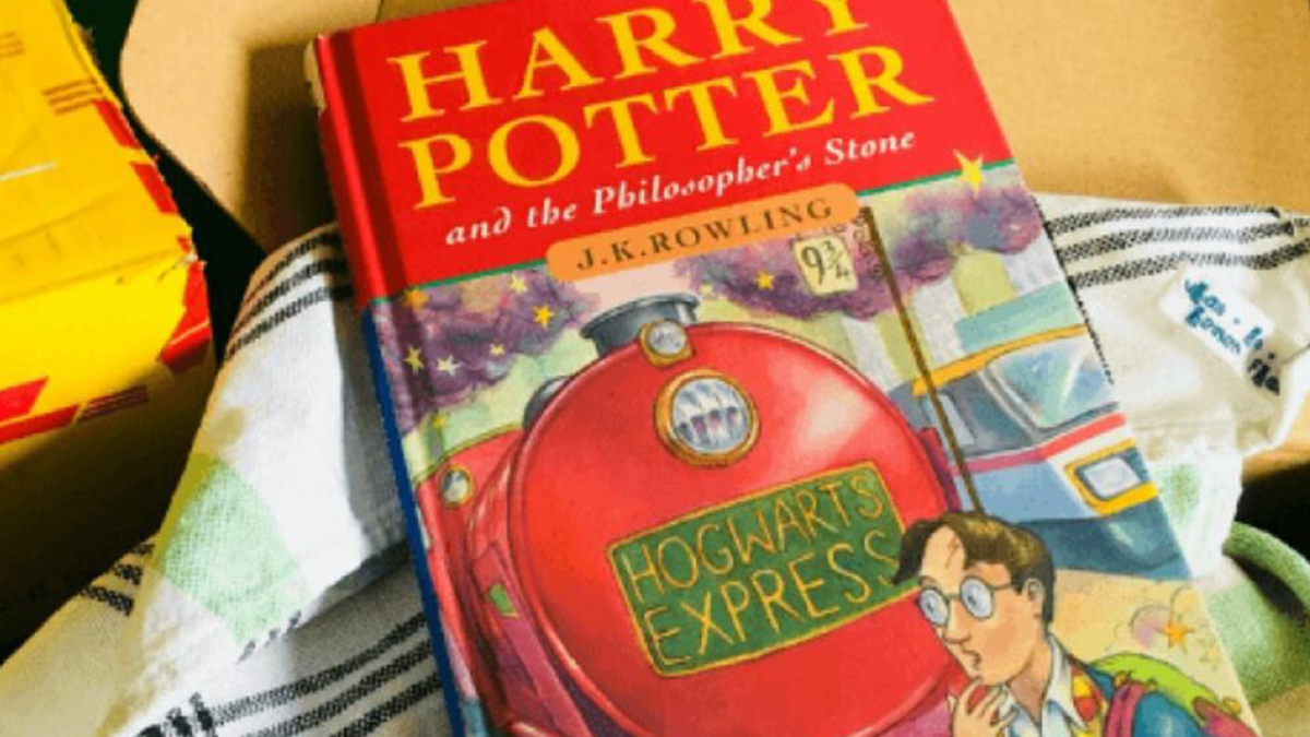 Чоловік знайшов стару книгу про Гаррі Поттера: тепер він може розбагатіти