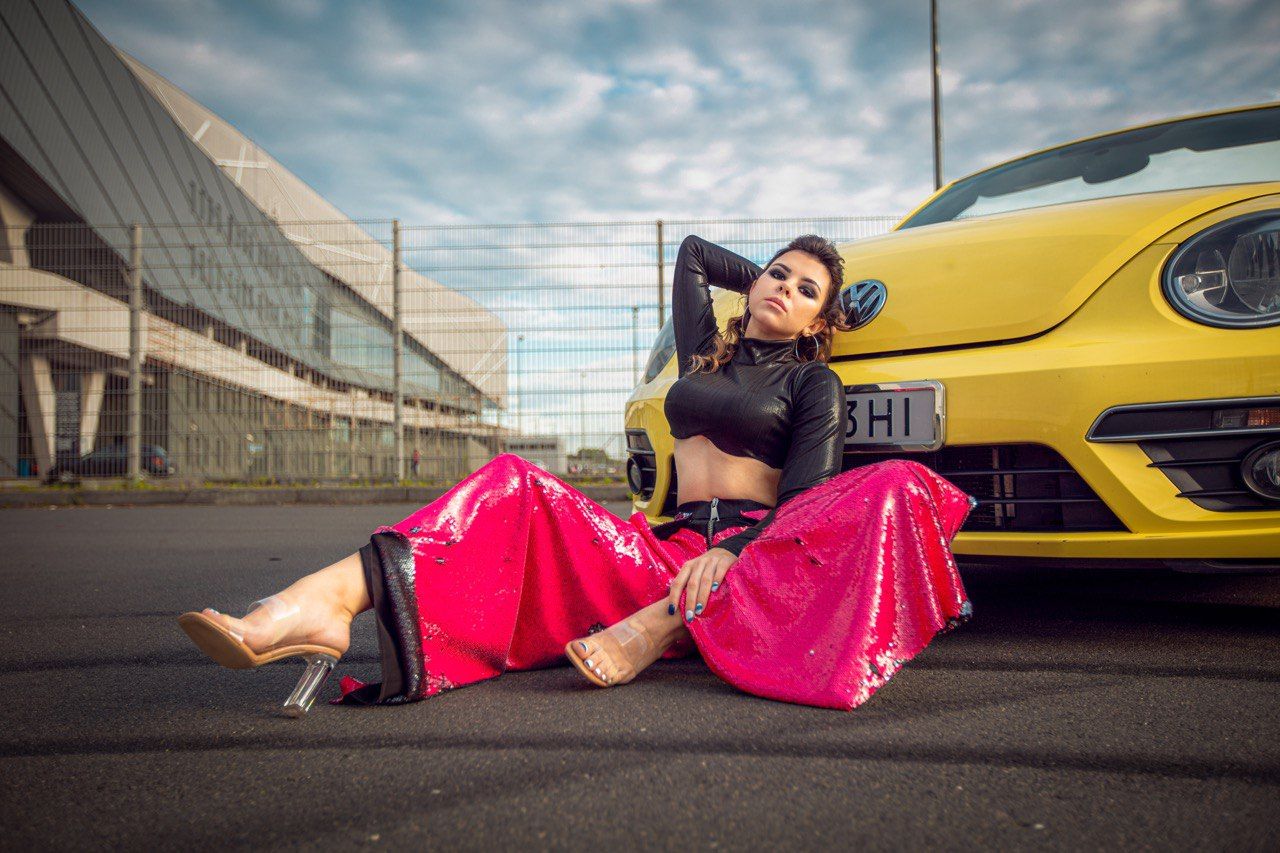 OPIYA – Падаю: слухайте ліричний трек молодої української співачки