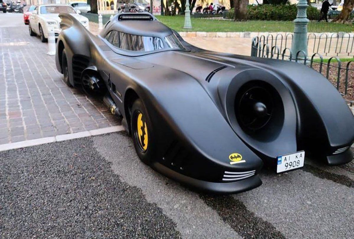 Жителів Монако здивував бетмобіль на українських номерах