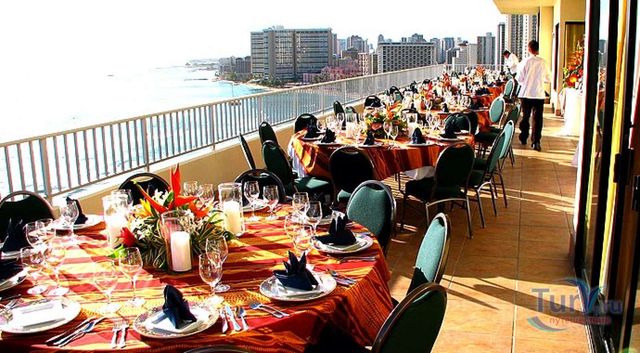 Безробітним на Гаваях роздадуть по 500 доларів для походів у ресторани - фото 428621