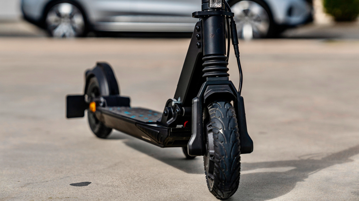 Mercedes представила електросамокат з ресурсом на 5000 км пробігу