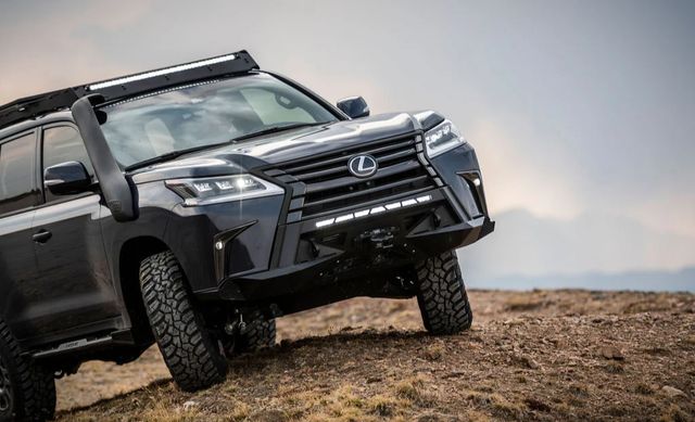 Як виглядає ідеальний позашляховик Lexus для жінок - фото 429109