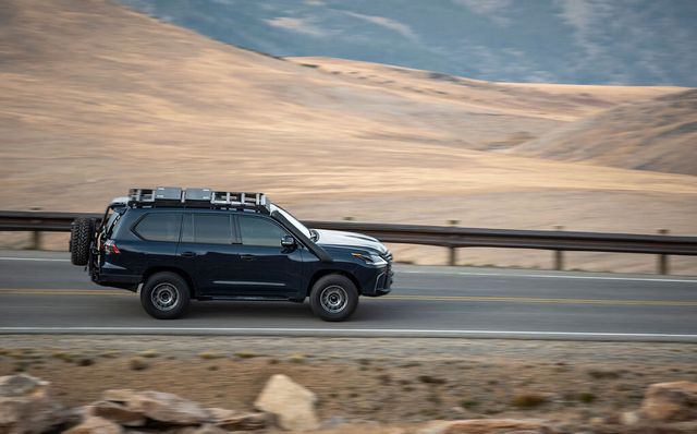 Як виглядає ідеальний позашляховик Lexus для жінок - фото 429110