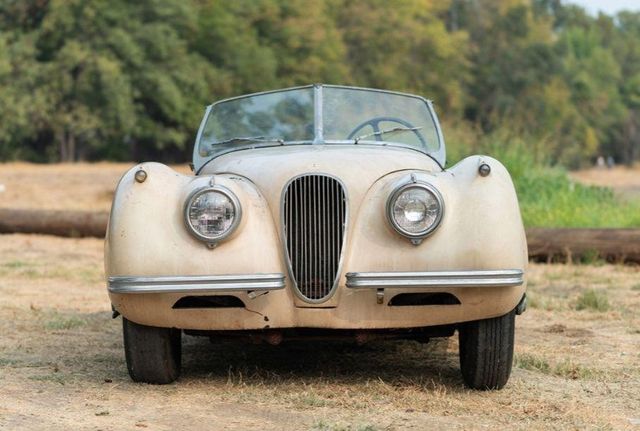 В амбарі виявили 66-річний родстер Jaguar з багатою історією: фото - фото 429116