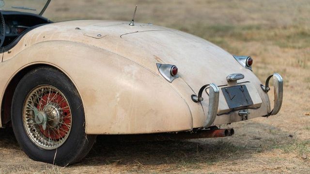 В амбарі виявили 66-річний родстер Jaguar з багатою історією: фото - фото 429118