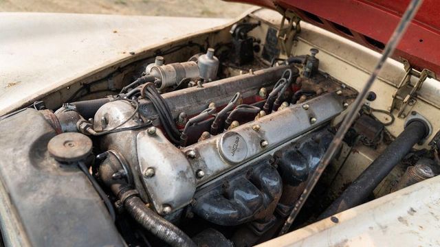 В амбарі виявили 66-річний родстер Jaguar з багатою історією: фото - фото 429119