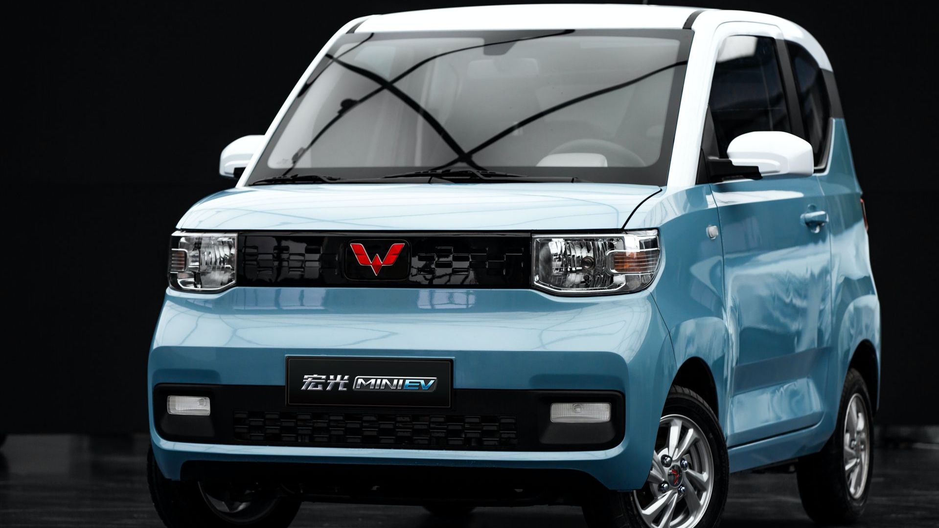 Як виглядає найдешевший електрокар за 3600 євро: відеоогляд від китайських блогерів