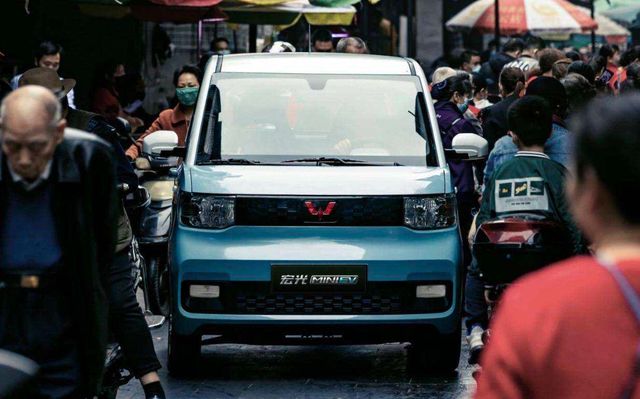 Як виглядає найдешевший електрокар за 3600 євро: відеоогляд від китайських блогерів - фото 429138