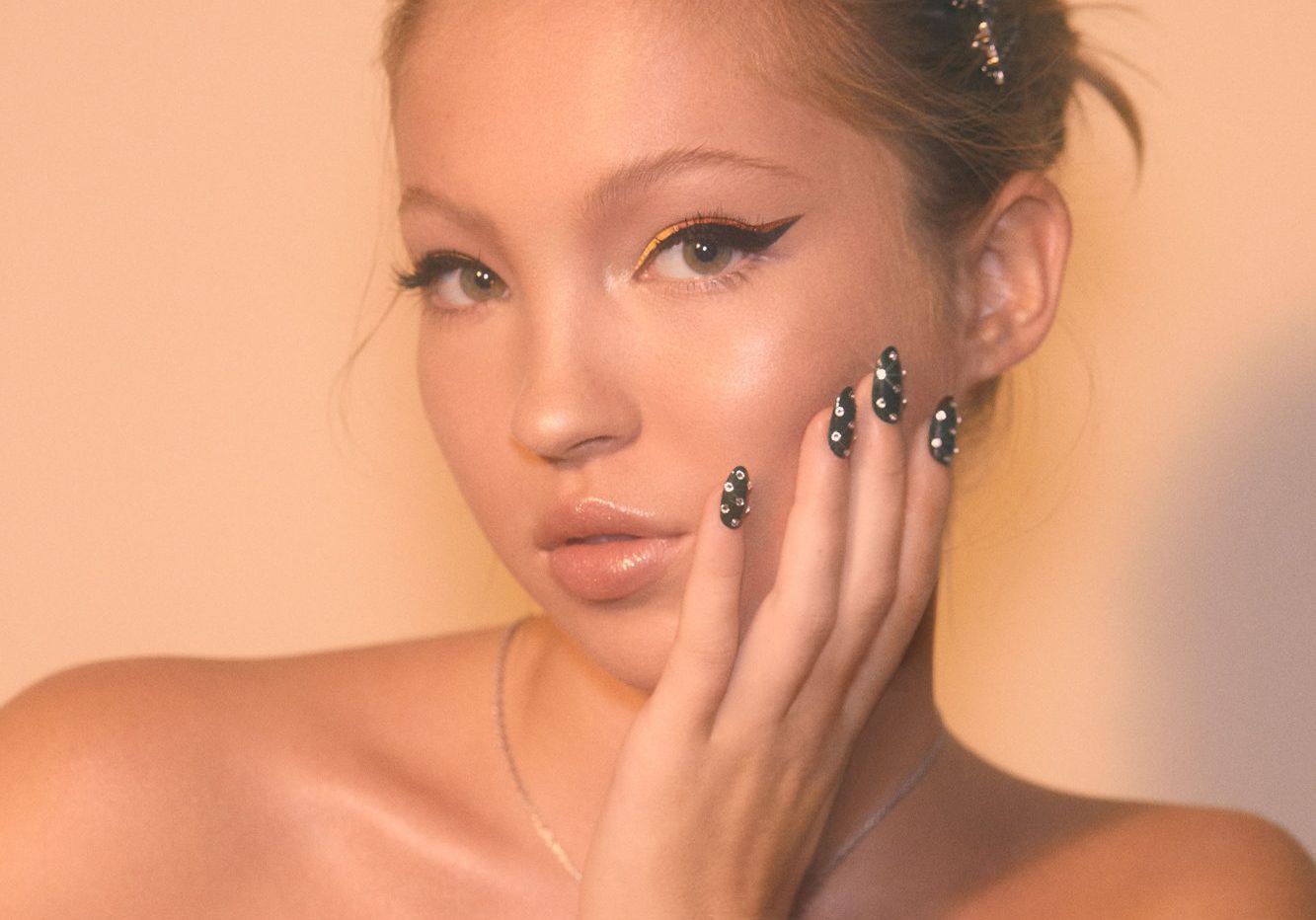 18-річна дочка Кейт Мосс вперше вийшла на подіум: відео