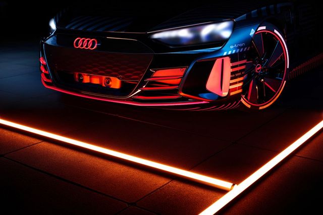 Audi представила прототип потужного E-Tron GT: ефектні фото - фото 429372