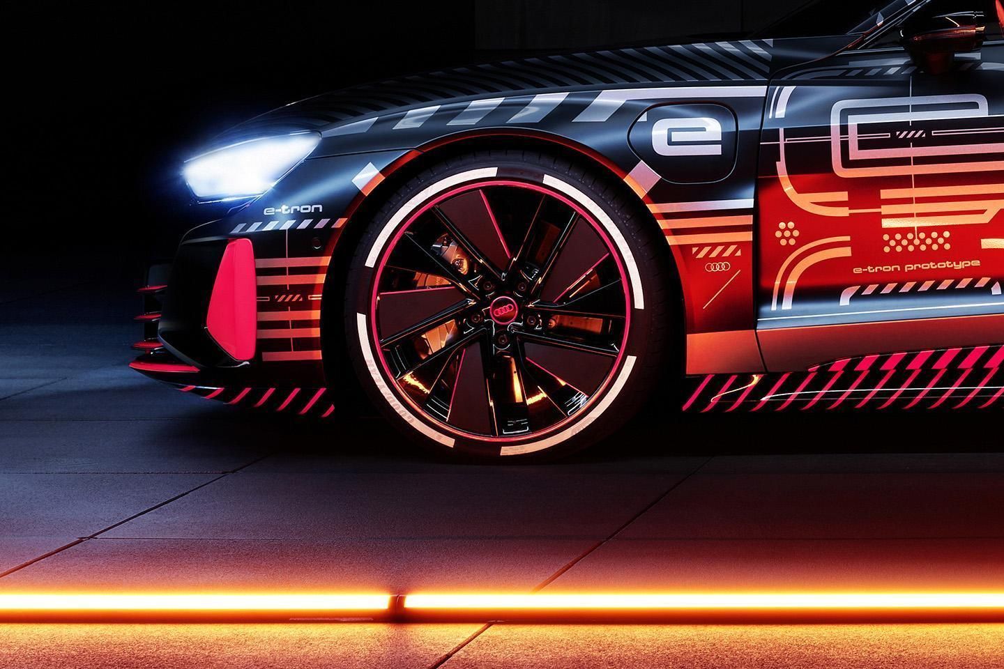 Audi представила прототип потужного E-Tron GT: ефектні фото