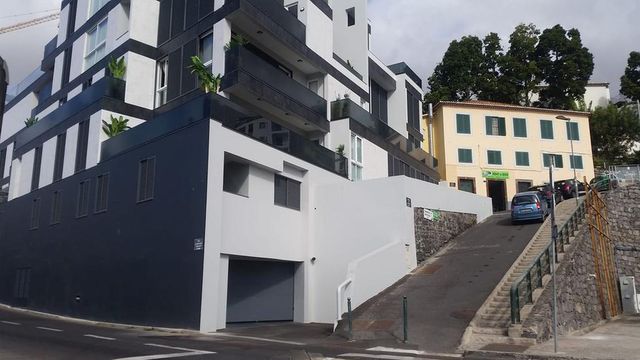 З будинку Кріштіану Роналду вкрали футболку за 200 євро - фото 429412