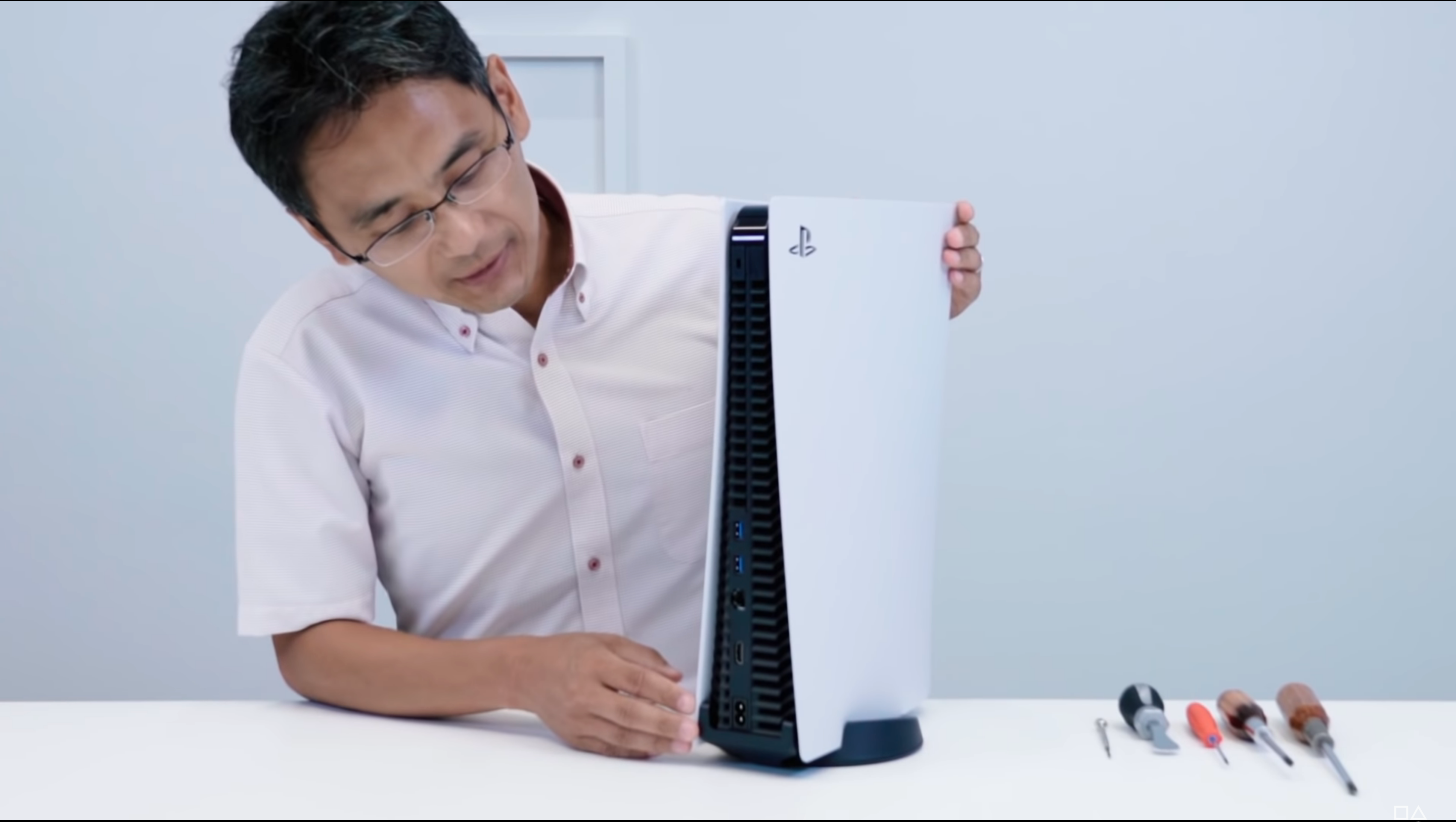 Розбирання PlayStation 5 – не така вже й складна задача - фото 1