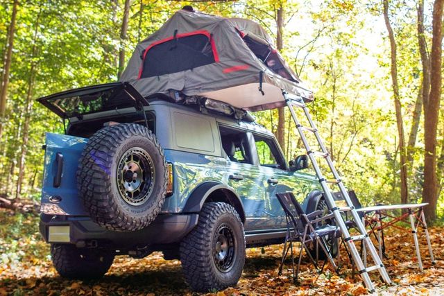 У продажі з'явиться нова версія Ford Bronco, яка сподобається мандрівникам - фото 429704