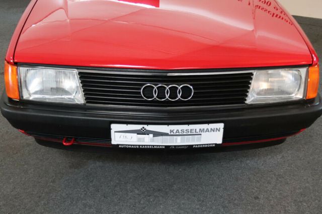 Audi 100 з пробігом 7 тисяч км виставили на продаж за Logan - фото 429881