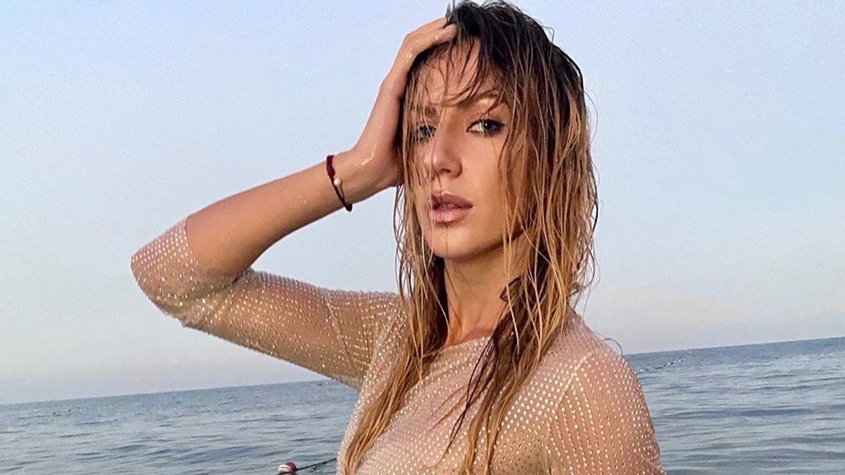 Леся Нікітюк завела шанувальників ідеальною фігурою у мокрій сукні