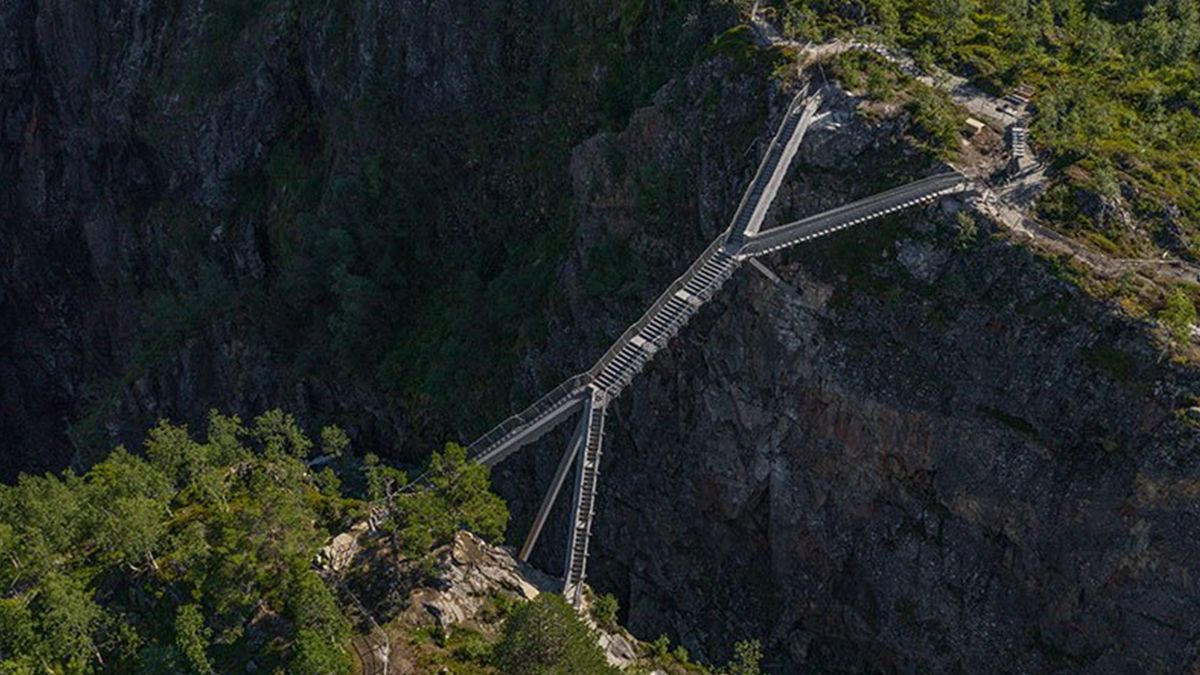 У Норвегії побудували міст з 99 сходинками через знаменитий водоспад Ворінгфоссен: відео