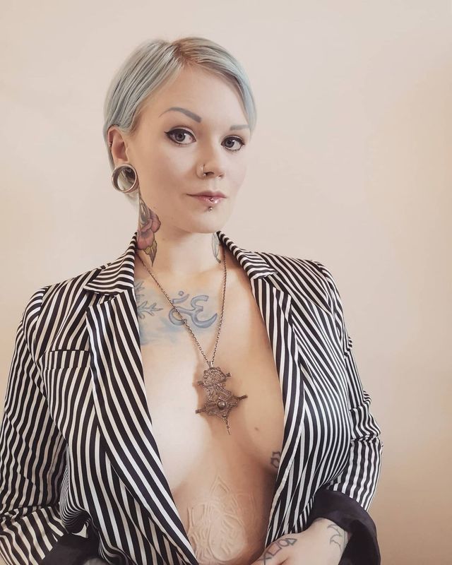 У мережі з'явився пікантний флешмоб через груди прем'єр-міністерки Фінляндії: фото - фото 430310