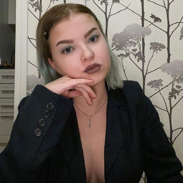 У мережі з'явився пікантний флешмоб через груди прем'єр-міністерки Фінляндії: фото - фото 430311