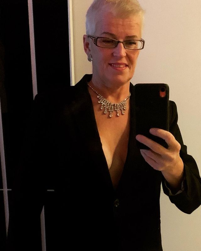 У мережі з'явився пікантний флешмоб через груди прем'єр-міністерки Фінляндії: фото - фото 430312