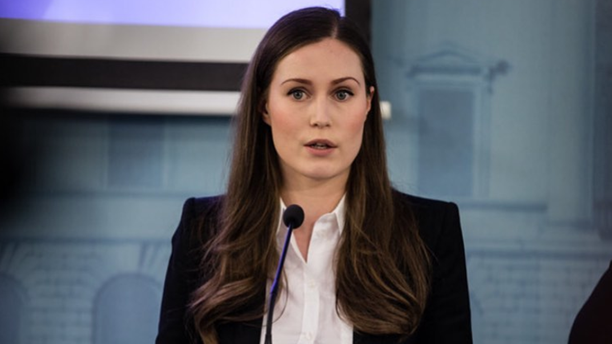 У мережі з'явився пікантний флешмоб через груди прем'єр-міністерки Фінляндії: фото