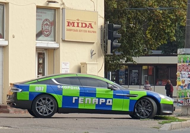 В Україні помітили незвичайне авто служби охорони, яке є одним із найдорожчих у світі - фото 430333