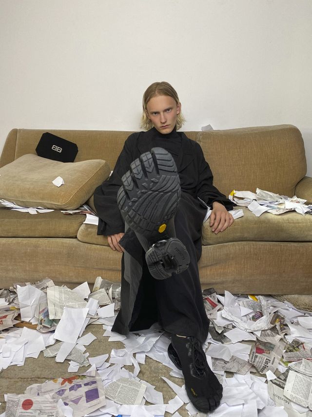 Balenciaga, тільки не це! Бренд створив взуття на п'ять пальців - фото 430410