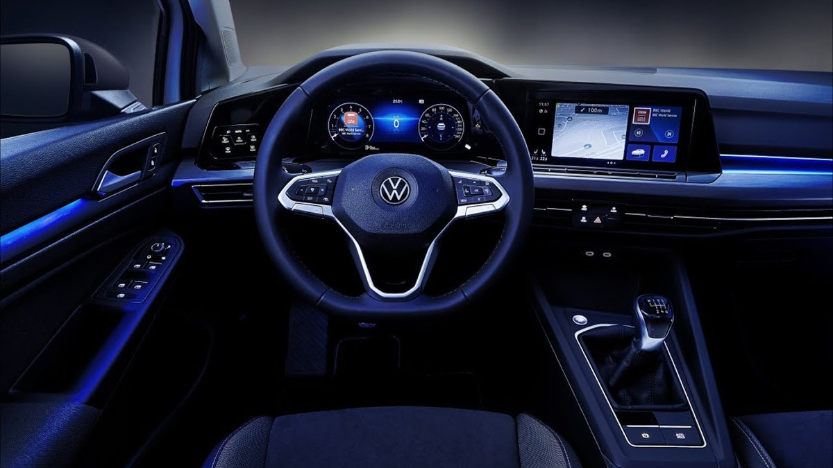 Новий Volkswagen Golf R покажуть у листопаді - фото 1