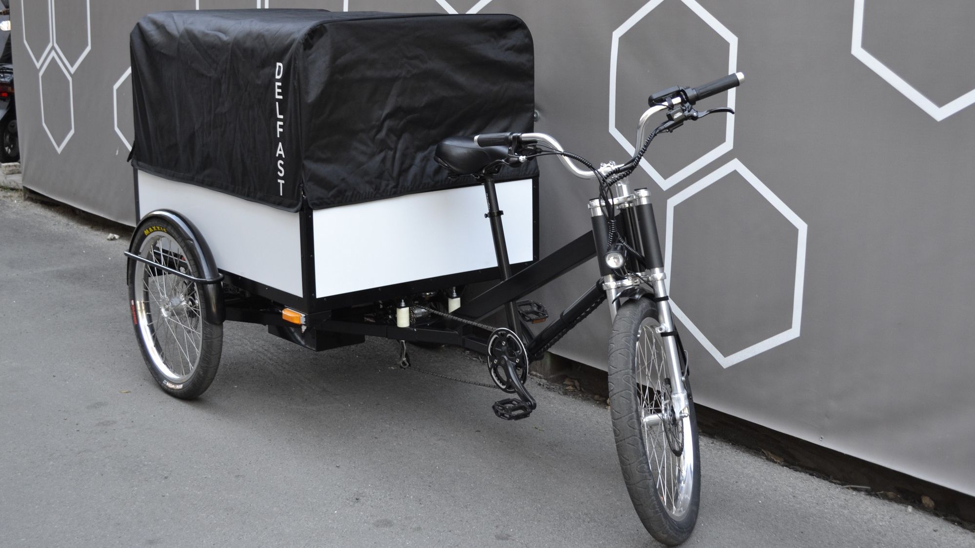 Стартували продажі українського вантажного електробайка Delfast Trike