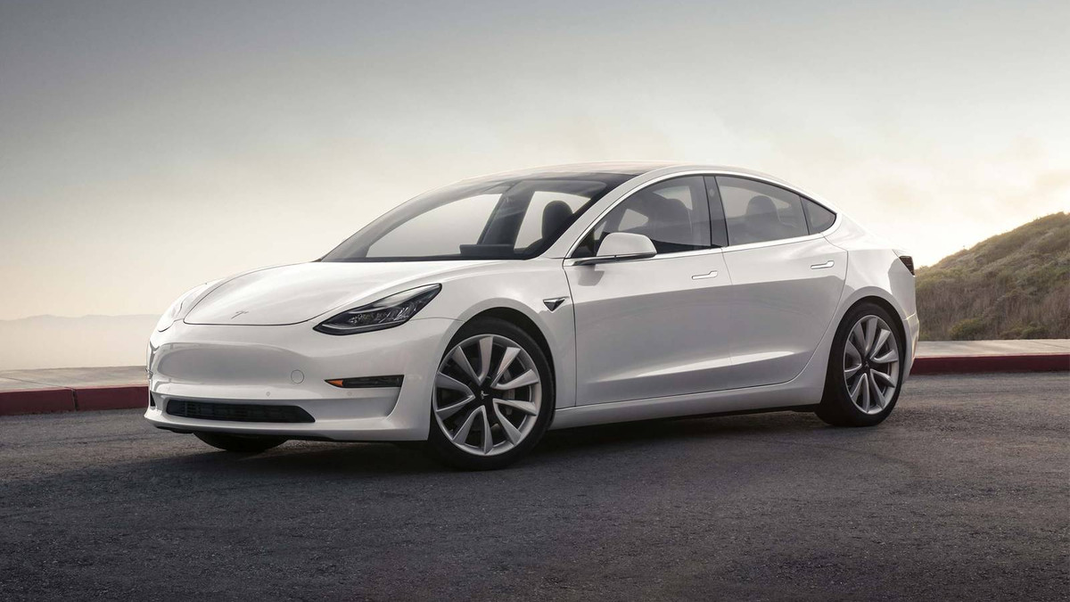 Tesla Model 3 отримав низку доопрацювань - фото 1