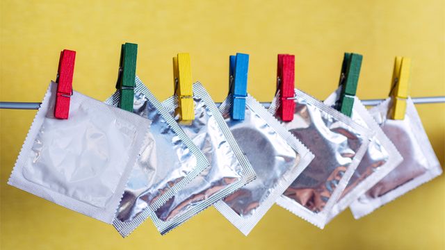 Учні середніх і старших класів в США отримають безкоштовні презервативи - фото 430855