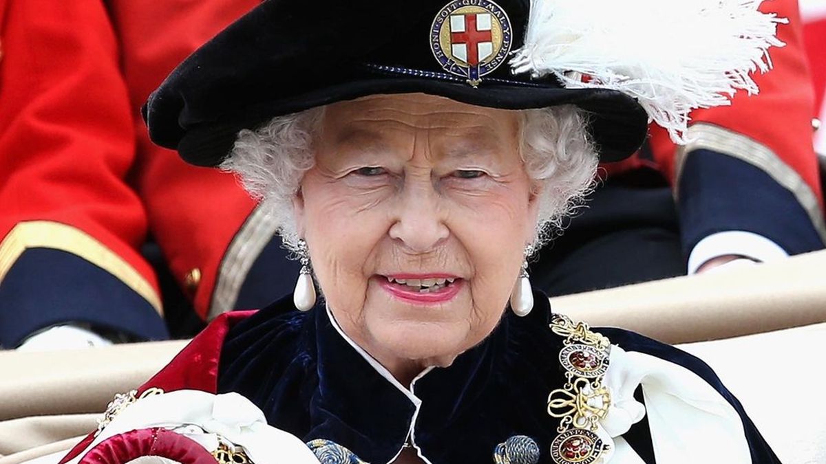 У королеви Єлизавети II з'явився новий офіційний портрет